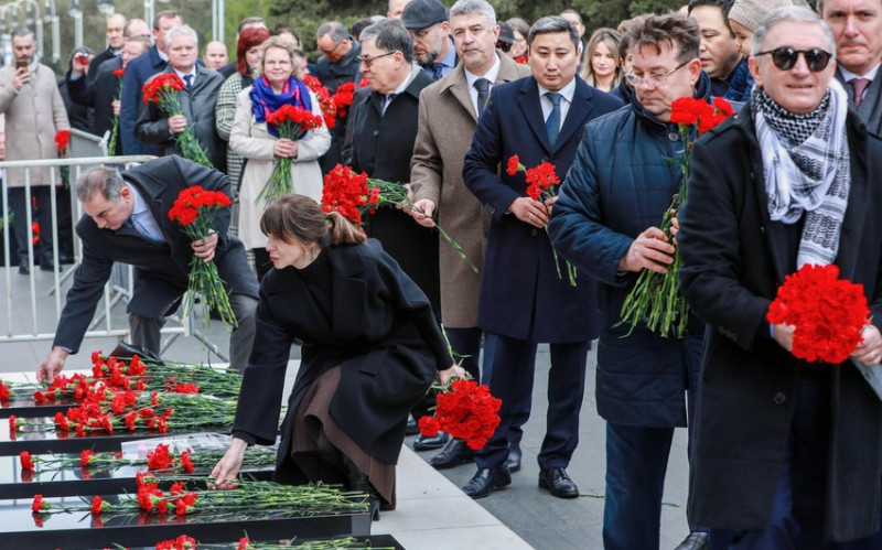 Vladanka Andreyeva Şəhidlər xiyabanını ziyarət edib - FOTO