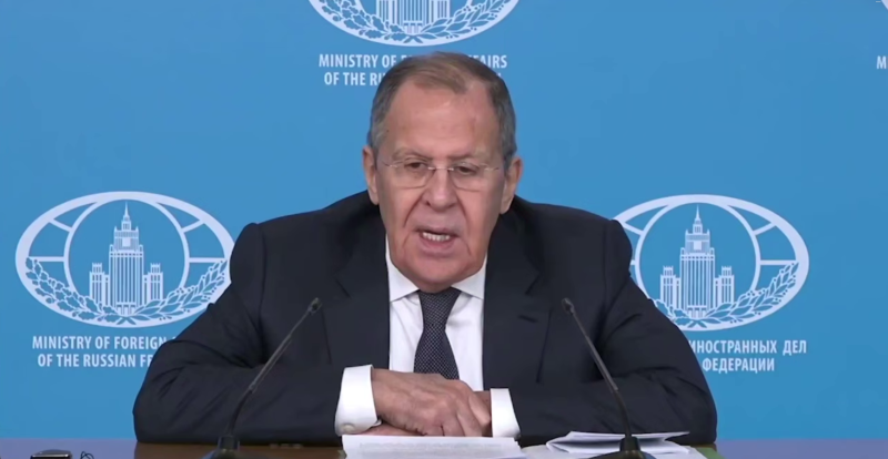 Lavrov Paşinyan hakimiyyətinə Yanukoviçin Aİ ilə assosiasiya təcrübəsini xatırladıb