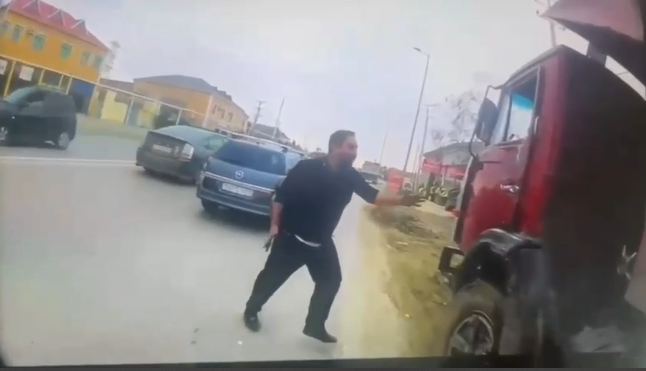 Polisi şərləyən sürücünün görüntüləri yayılıb - VİDEO