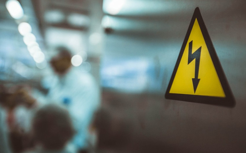 Azərişıqın əməkdaşını elektrik cərəyanı vuraraq öldürüb