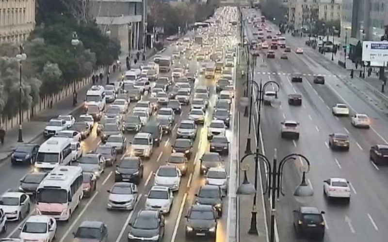 Bakının bir sıra yollarında tıxac müşahidə olunur