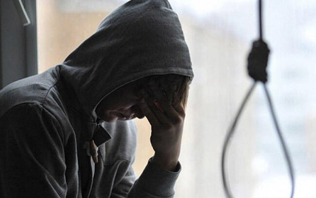 Üç uşaq atası özünü asdı