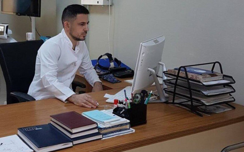 Bakıda burun əməliyyatında ölən qadınla bağlı həkim Sənan Mehdiyev saxlanılıb