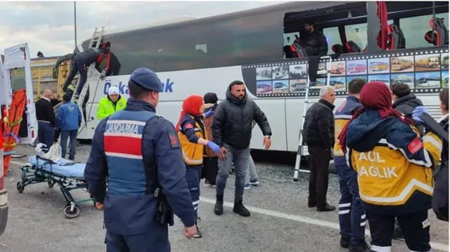 Türkiyədə zəncirvari qəza olub, 3 nəfər ölüb, 33-ü yaralanıb