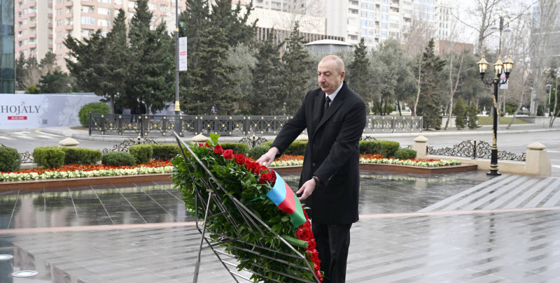 Prezident İlham Əliyev və birinci xanım Mehriban Əliyeva Xocalı soyqırımı abidəsini ziyarət ediblər - FOTO