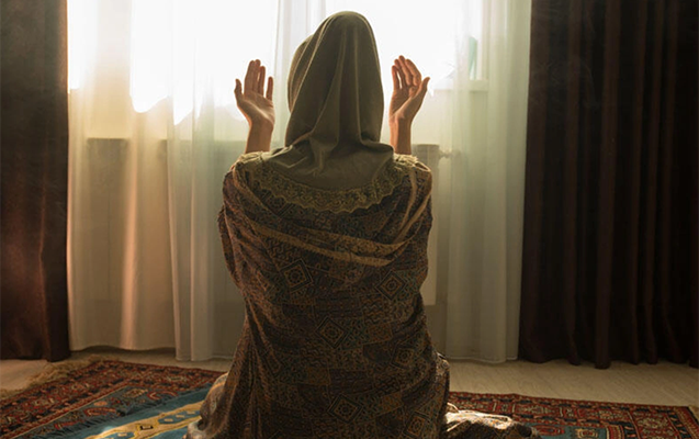 Arvadını namaz üstündə öldürdü, Gürcüstana qaçdı