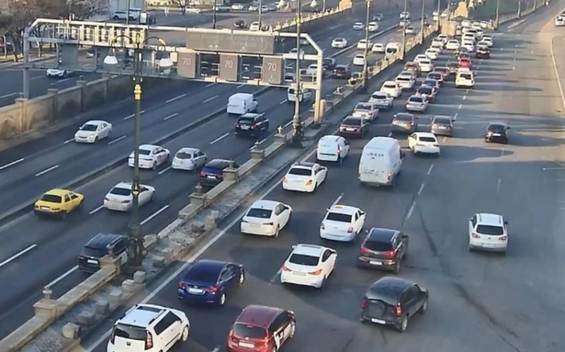 Bakının bir çox yollarında tıxac müşahidə edilir - SİYAHI