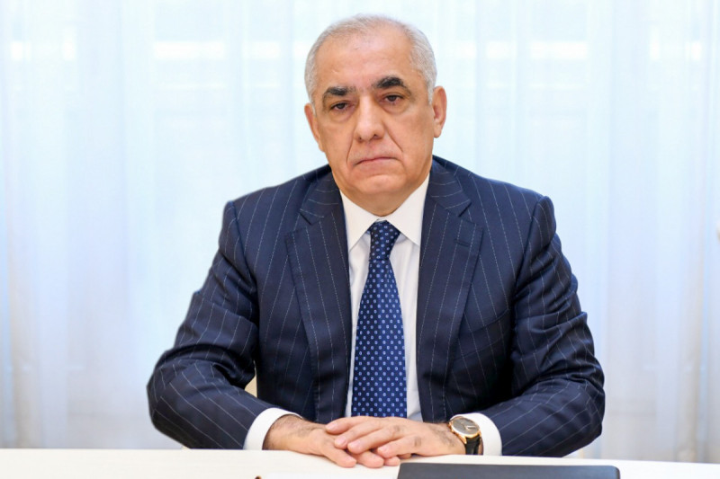 Baş nazir Əli Əsədov Neft Emalı Zavodunda yanğın baş vermiş əraziyə gəlib