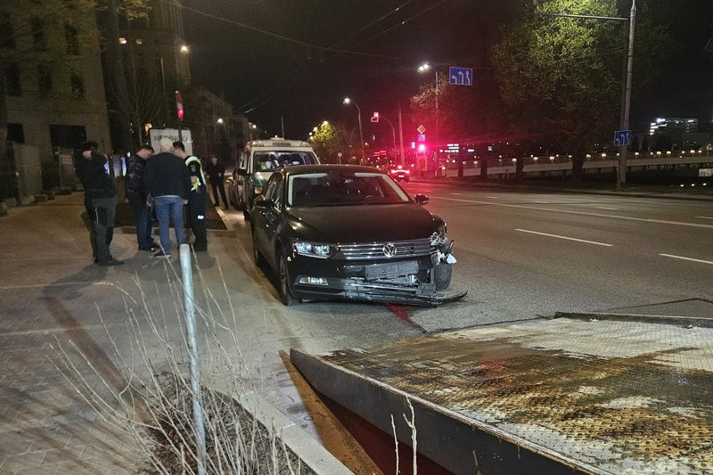 Litvada Azərbaycan səfirliyinin avtomobili qəzaya düşdü