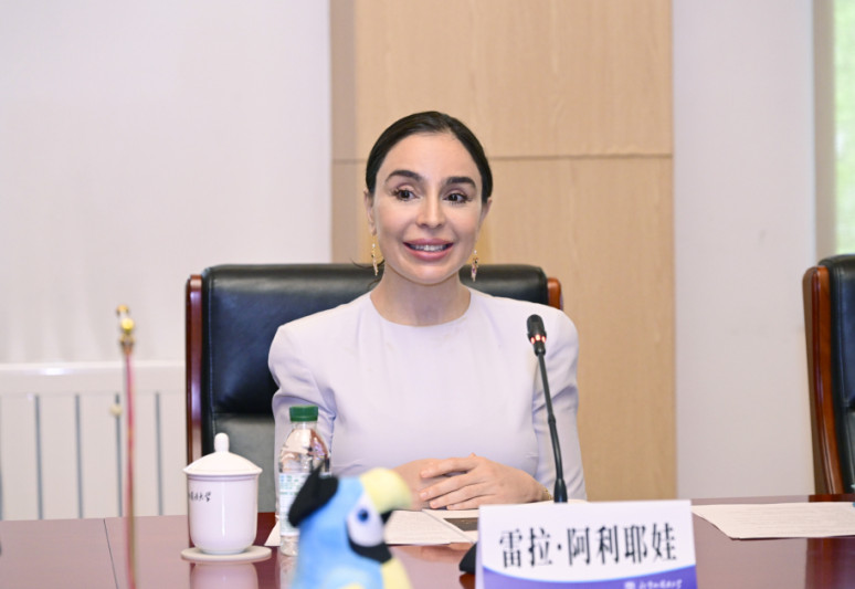 Heydər Əliyev Fondunun vitse-prezidenti Leyla Əliyeva Pekin Xarici Dillər Universitetində tələbələrlə görüşüb - FOTO