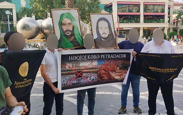 “28 Mall”un qarşısında plakat açan təriqət üzvləri həbs edildi
