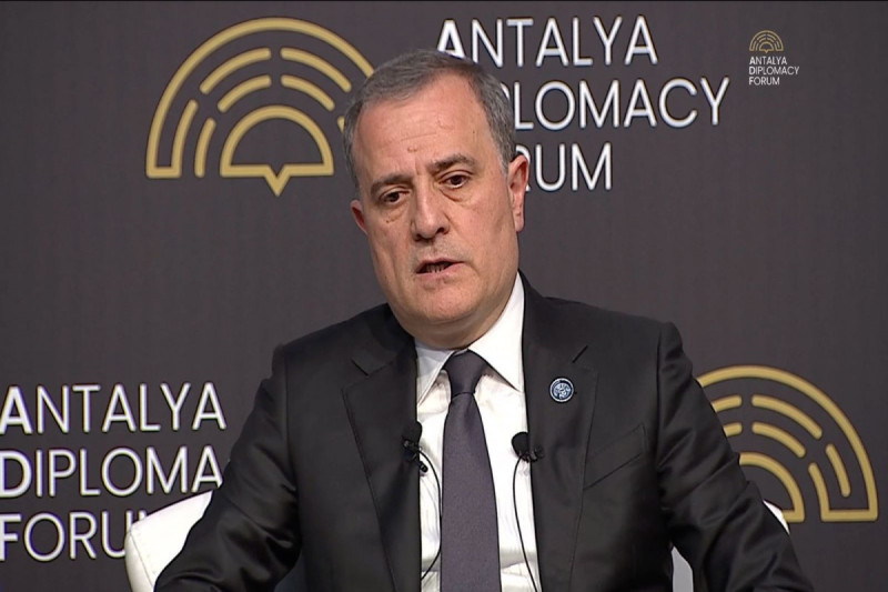 Ceyhun Bayramov: “Biz sülh sazişinə köklənsək də, Ermənistan Konstitusiyasında ziddiyyətli məqamlar var”