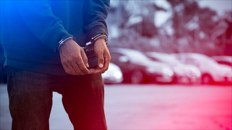 BAZARDA DƏHŞƏT: Əmisi qızının boğazını kəsənə 14 İL HƏBS