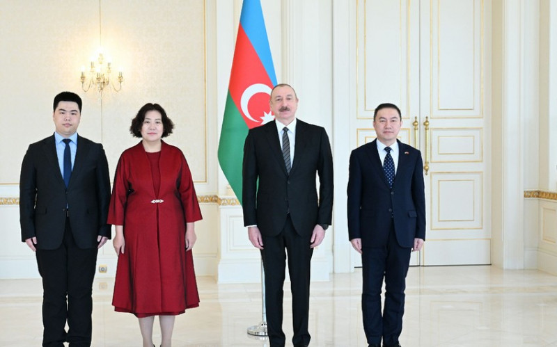 Prezident İlham Əliyev Çinin Azərbaycanda yeni təyin olunmuş səfirinin etimadnaməsini qəbul edib