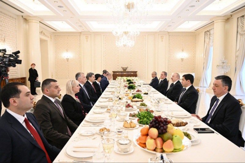 Azərbaycan və Gürcüstan prezidentlərinin nahar əsnasında geniş tərkibdə görüşü olub