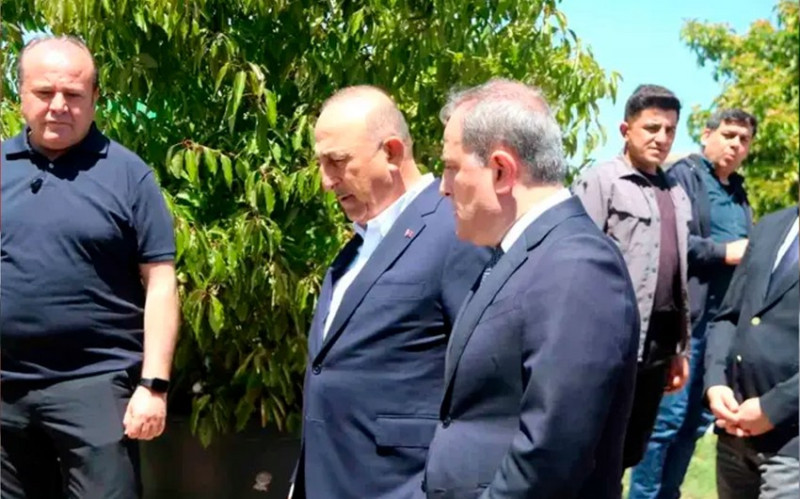 Ceyhun Bayramov Mövlud Çavuşoğluya başsağlığı vermək üçün Alanyaya gedib