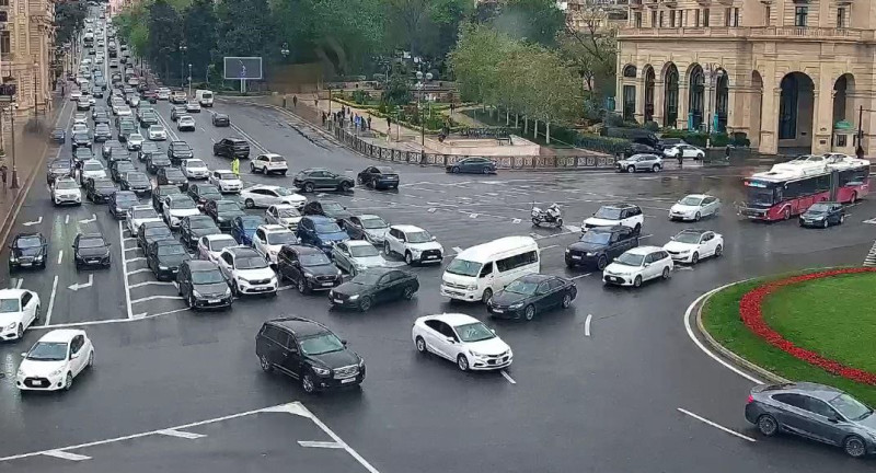 Bakının yağışlı yollarında tıxac müşahidə edilir - SİYAHI
