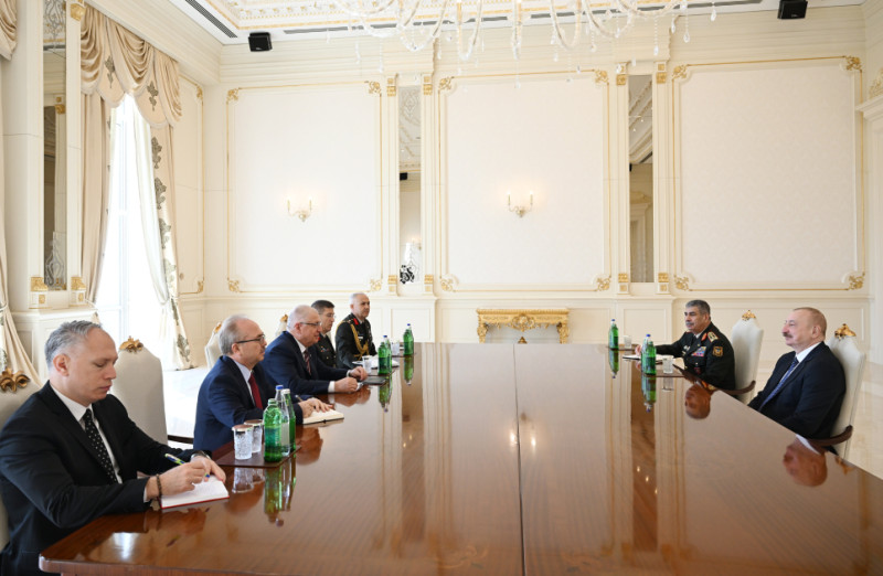 Azərbaycan Prezidenti İlham Əliyev Türkiyənin milli müdafiə nazirini qəbul edib - FOTO