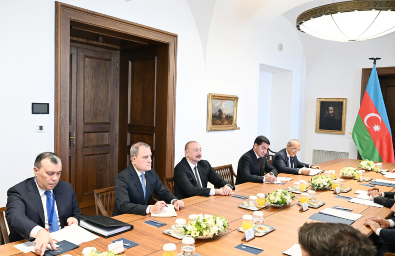 Budapeştdə Azərbaycan Prezidenti İlham Əliyevin Macarıstanın Baş naziri ilə geniş tərkibdə görüşü olub