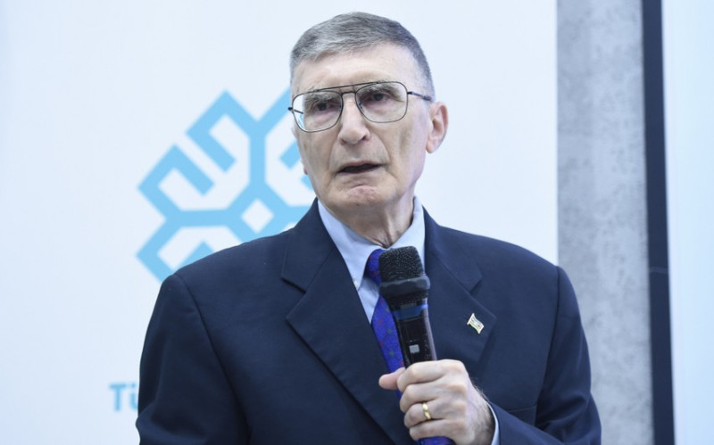 Əziz Səncər: “Əlişir Nəvai” mükafatı həm mənim, həm də bütün türk dünyası üçün çox önəmlidir