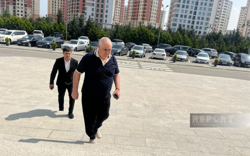 Şərurlu İsfəndiyar barəsindəki şikayətlə bağlı məhkəməyə gəlib