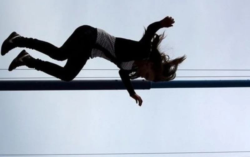 Bakıda 10-cu mərtəbədən yıxılaraq sağ qalan qızın vəziyyəti AÇIQLANDI