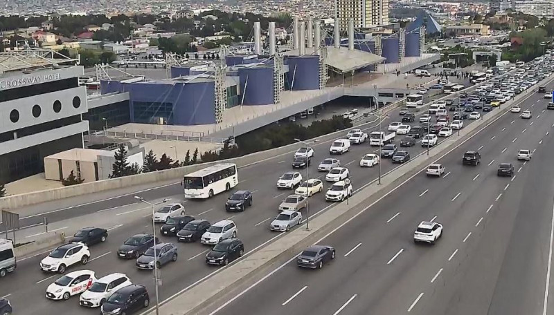 Bakının yollarında tıxac müşahidə edilir – SİYAHI