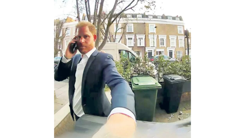 Şahzadə Harri dostunun evini axtararkən qonşularının qapısını döyüb