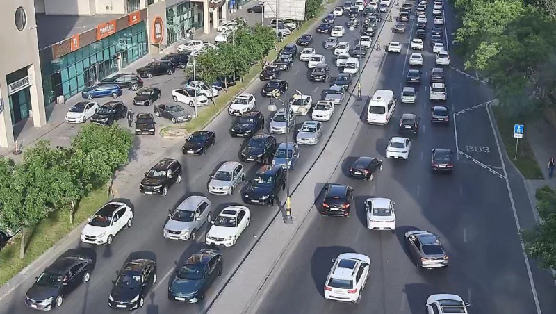 Bakının bir sıra yollarında tıxac yaranıb
