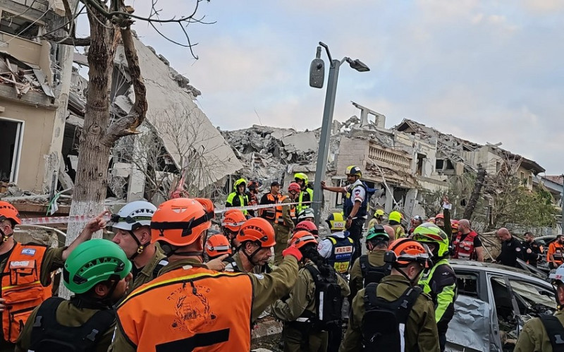 İranın İsrailə dördüncü dalğa hücumları nəticəsində 2 nəfər ölüb, 21 nəfər yaralanıb