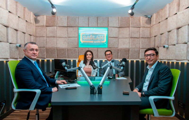 Nazirlər “Sağlam Radio”nun bir yaşını canlı efirdə təbrik etdilər
