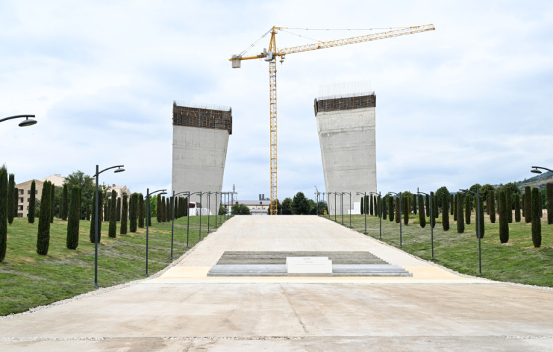 Prezident İlham Əliyev Xankəndidə Zəfər parkında görülən tikinti işləri ilə tanış olub - FOTO