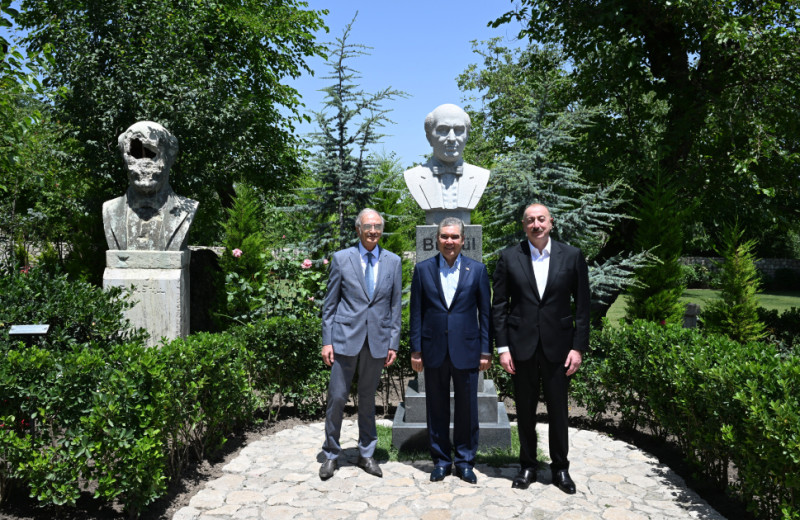 Prezident İlham Əliyev və Türkmənistan Xalq Məsləhətinin sədri Şuşada Bülbülün ev-muzeyində olublar