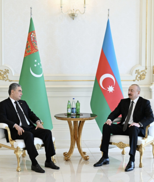 Azərbaycan Prezidenti İlham Əliyevin Türkmənistan Xalq Məsləhətinin sədri Qurbanqulu Berdiməhəmmədov ilə görüşü olub