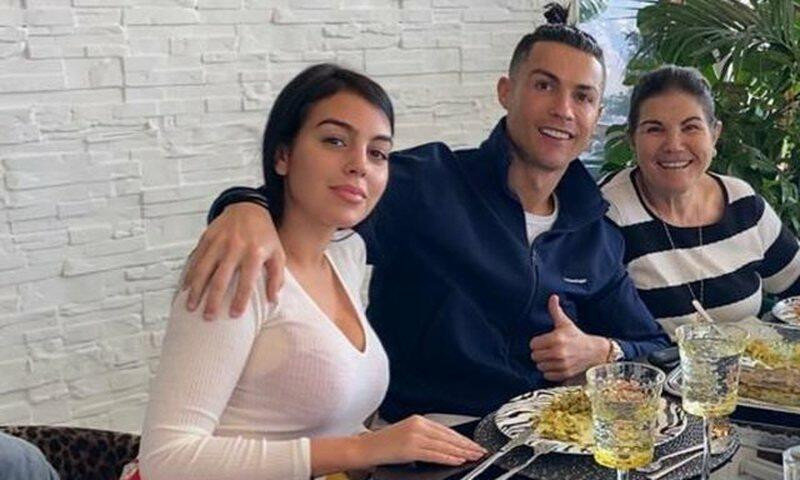 Corcina Ronaldo ilə müqavilə imzalayıb