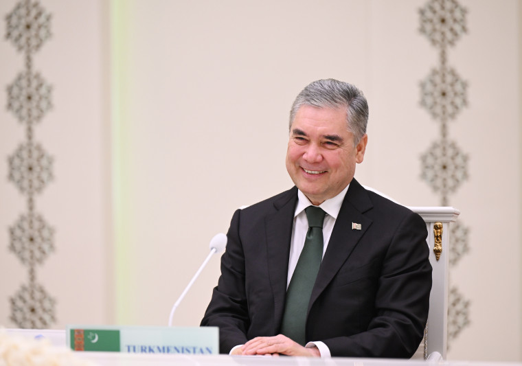 Azərbaycan Prezidenti İlham Əliyevin Türkmənistan Xalq Məsləhətinin sədri ilə geniş tərkibdə görüşü başlayıb