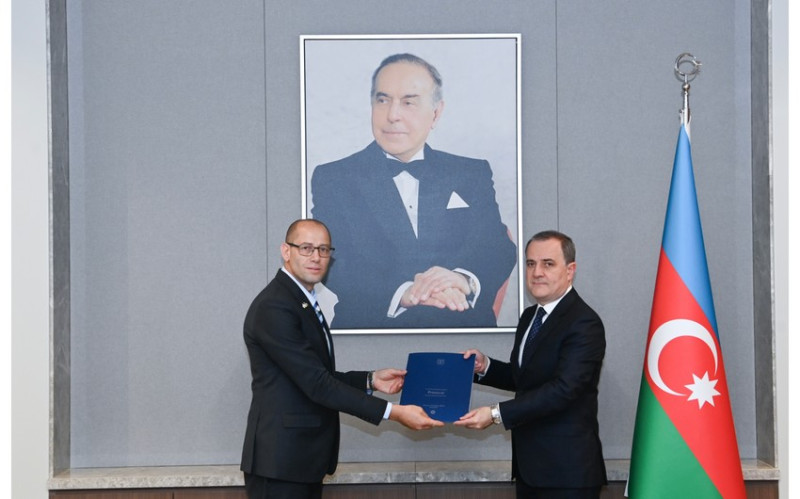 İsrailin yeni səfiri etimadnaməsinin surətini Azərbaycan XİN başçısına təqdim edib