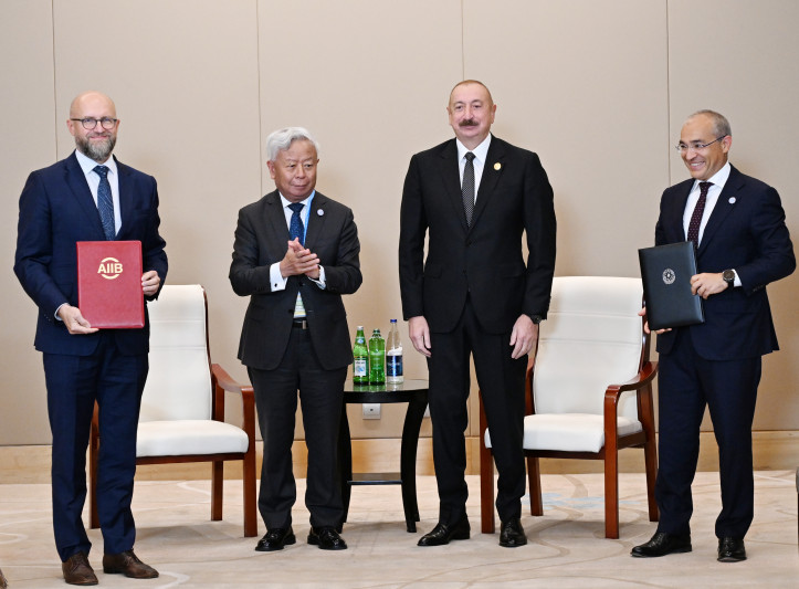Prezident İlham Əliyev Tiencində Asiya İnfrastruktur İnvestisiya Bankının prezidenti ilə görüşüb