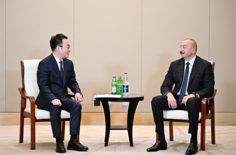 Prezident İlham Əliyev Tiencin şəhərində “Powerchina group” şirkətlər qrupunun icraçı vitse-prezidenti ilə görüşüb