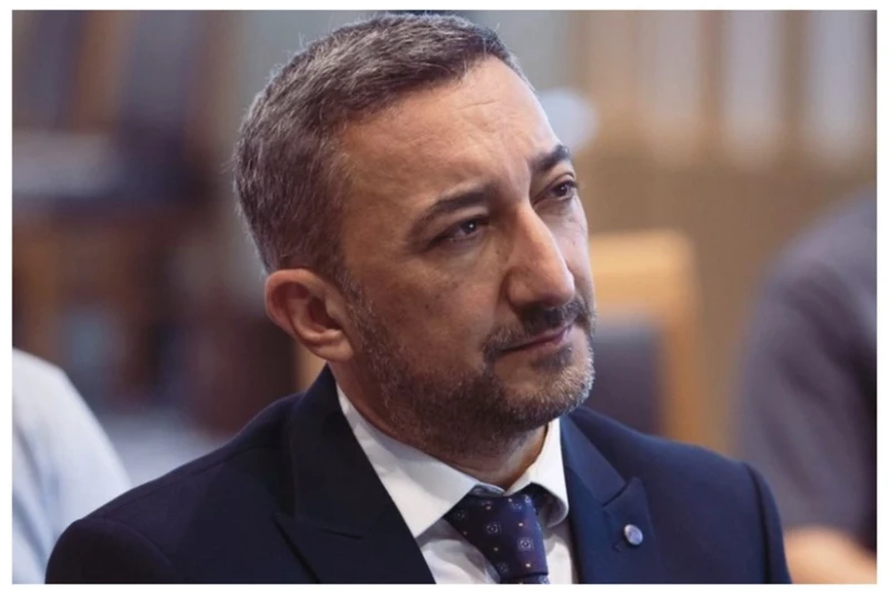 Rövşən Əmircanov: Qızılın bir unsiyası 4 000 dollara qədər bahalaşa bilər