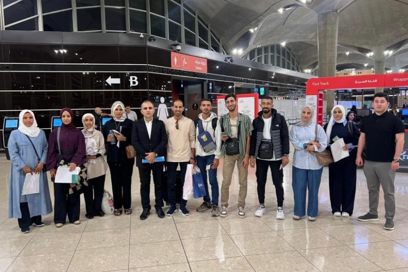 Azərbaycan 14 fələstinli tələbəni Qəzzadan təxliyə edib