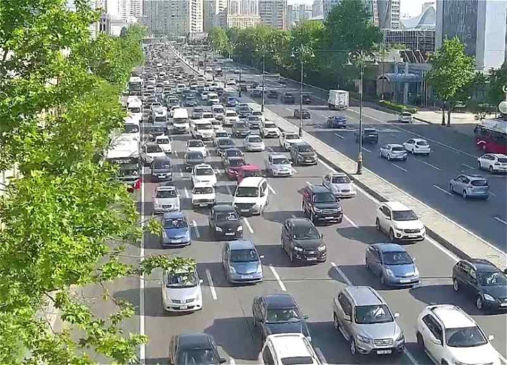 Orta hesabla 1 milyon aktiv işçi hər gün azı 1 saatını yollarda itirir