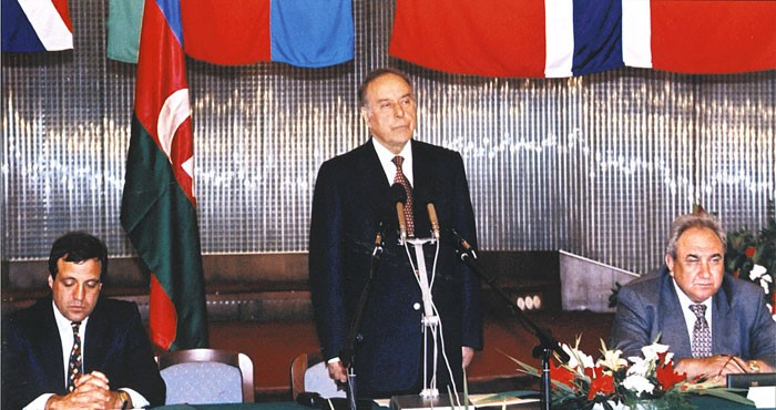 Bu gün “Əsrin müqaviləsi”nin imzalanmasından 31 il ötür