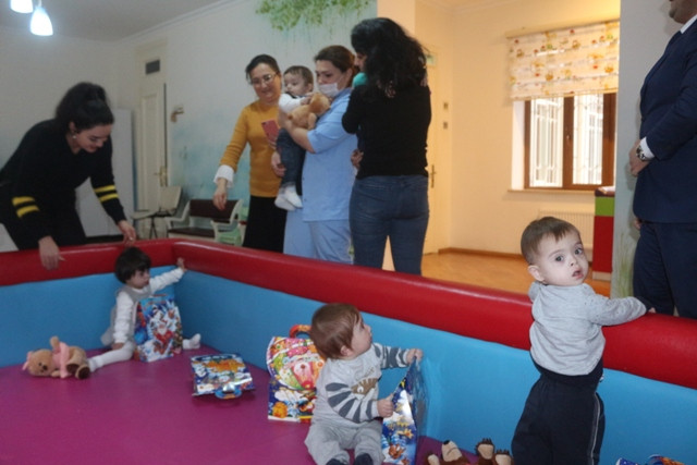 Səhiyyə Nazirliyinin tabeliyində olan körpələr evinin işçilərinin əməkhaqları artırılır