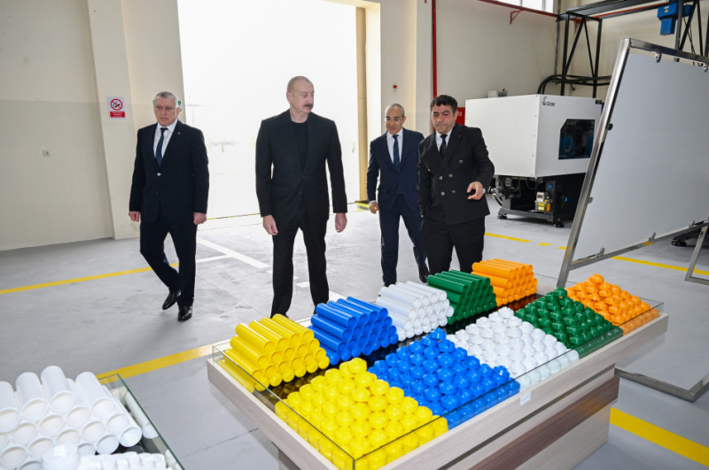 Prezident İlham Əliyev Sabirabadda su filtrlərinin istehsalı müəssisəsinin fəaliyyəti ilə tanış olub