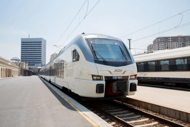 Azərbaycanda qatarın ləngiməsinə görə işə gecikənlərə iş yerinə təqdim etmək üçün arayış veriləcək