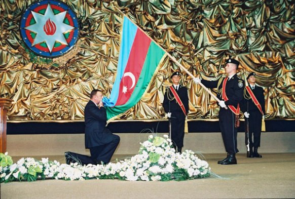 İlham Əliyevin ilk dəfə Prezident kimi and içməsindən 22 il ötür