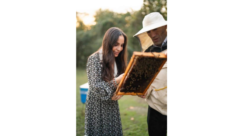 Heydər Əliyev Fondunun vitse-prezidenti, IDEA İctimai Birliyinin təsisçisi və rəhbəri Leyla Əliyeva Qəbələdə “Gənc arıçı” layihəsinin iştirakçısı ilə görüşüb