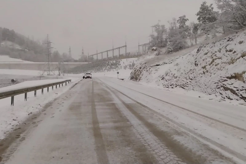 Şuşada yollar buz bağlayıb, köməksiz vəziyyətdə qalanlar xilas edilib