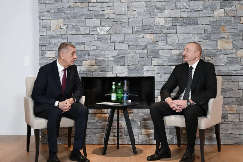 Prezident İlham Əliyev Davosda Çexiyanın Baş naziri ilə görüşüb